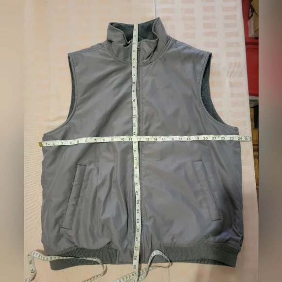 CHAPS Insulated Vest - Picture 2 of 5